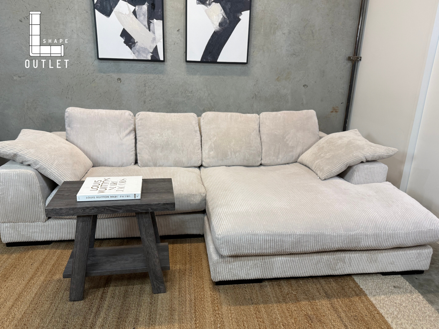 MOE’S plunge sectional