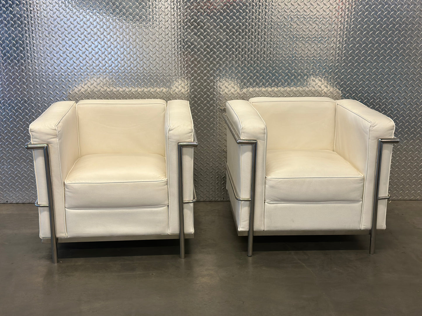 LC2 accent chairs replicas