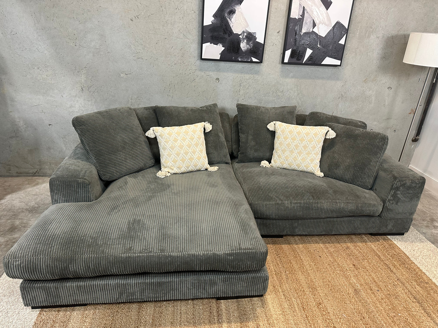 MOE’S plunge couch