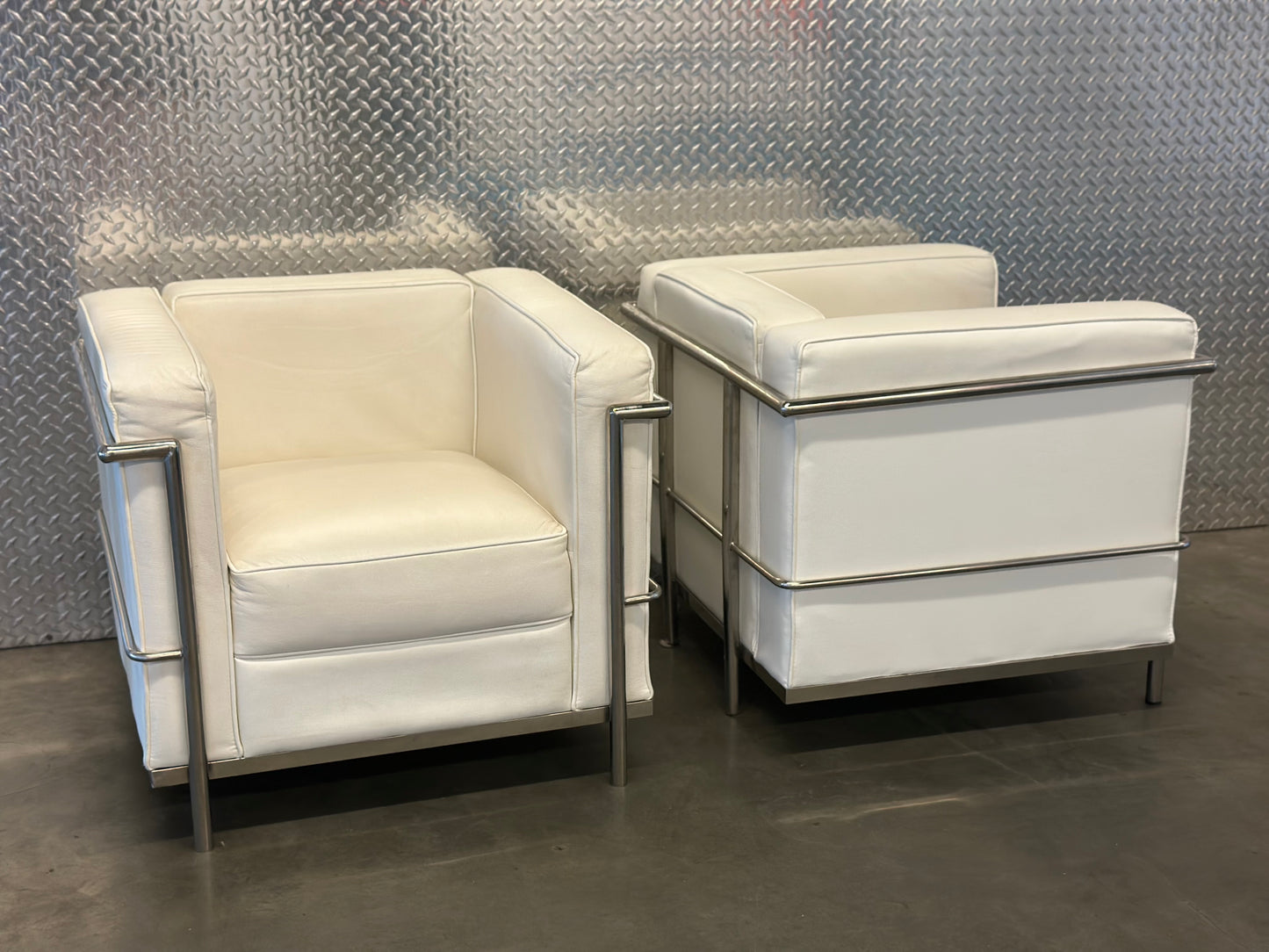 LC2 accent chairs replicas